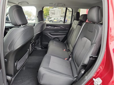 2023 Jeep Grand Cherokee Laredo 4x4