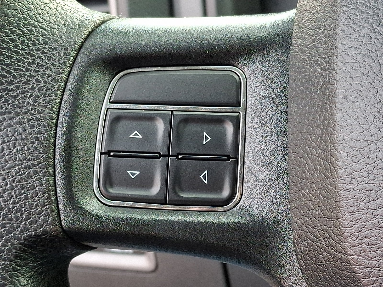 2017 RAM 1500 Express Crew Cab 4x4 5'7" Box