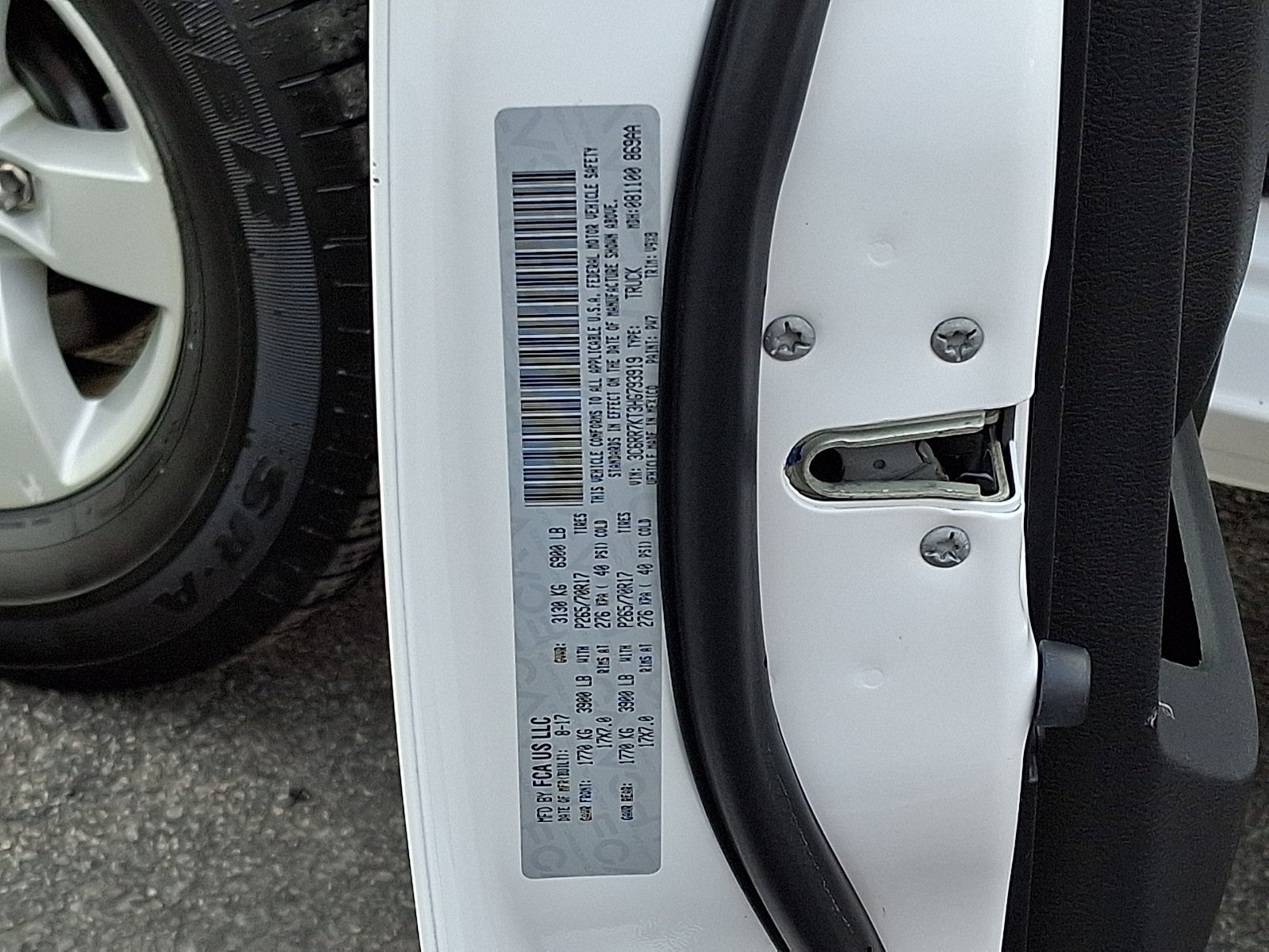 2017 RAM 1500 Express Crew Cab 4x4 5'7" Box