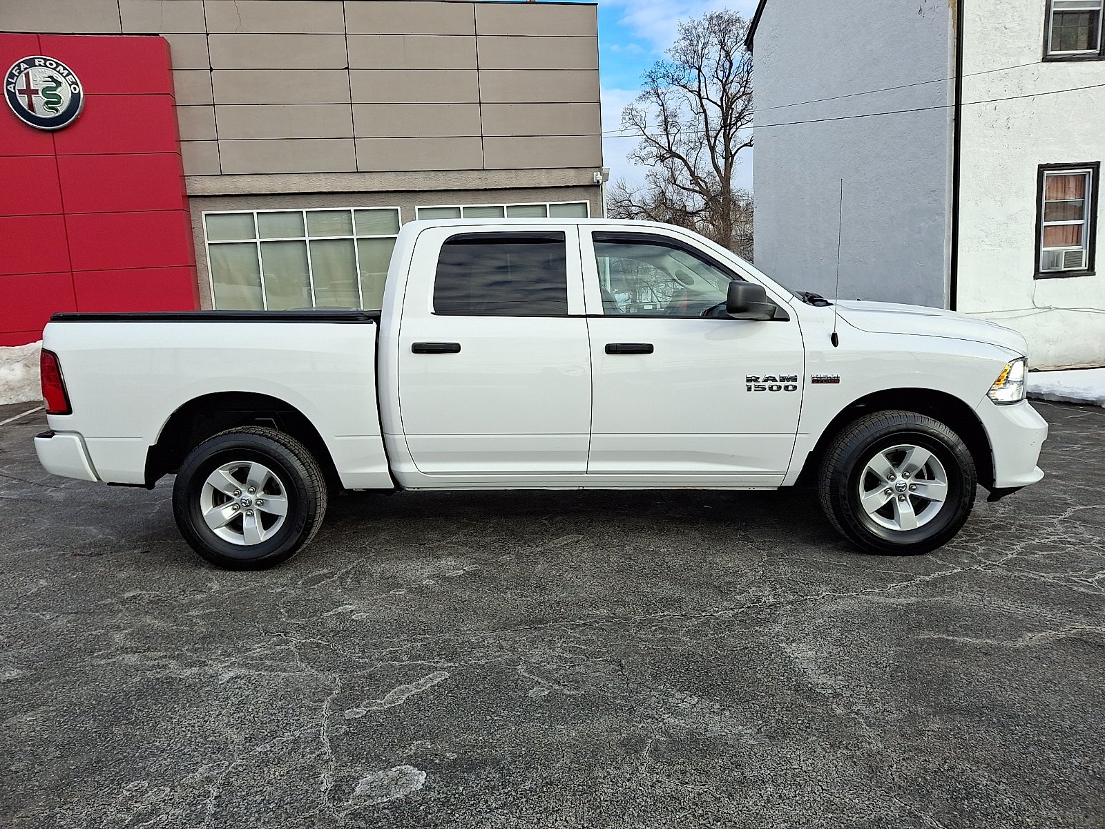 2017 RAM 1500 Express Crew Cab 4x4 5'7" Box