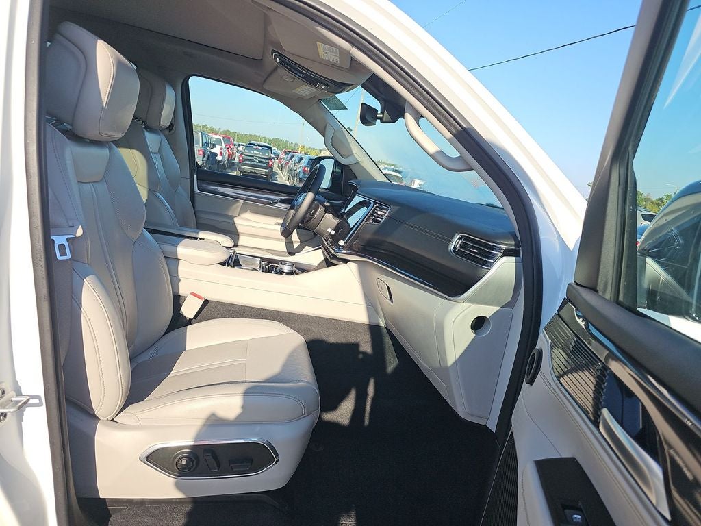 2024 Jeep Wagoneer Base
