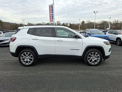 2022 Jeep Compass Latitude Lux