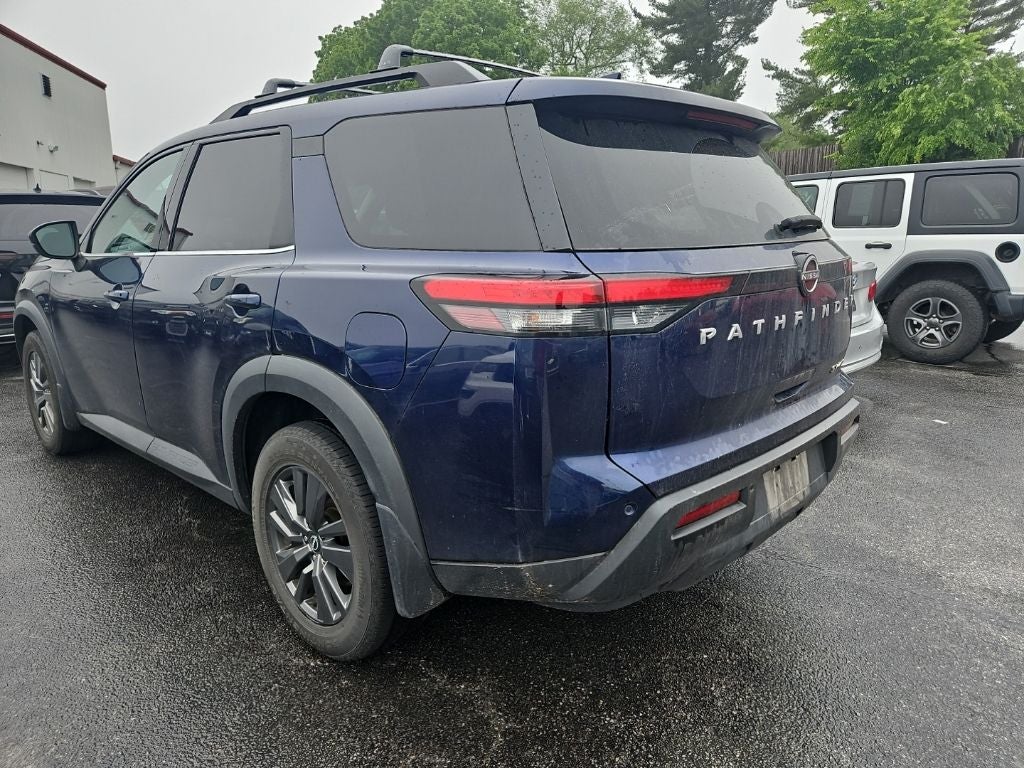 2022 Nissan Pathfinder SV