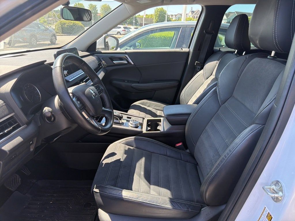 2022 Mitsubishi Outlander SE