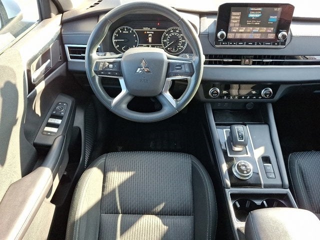 2022 Mitsubishi Outlander ES