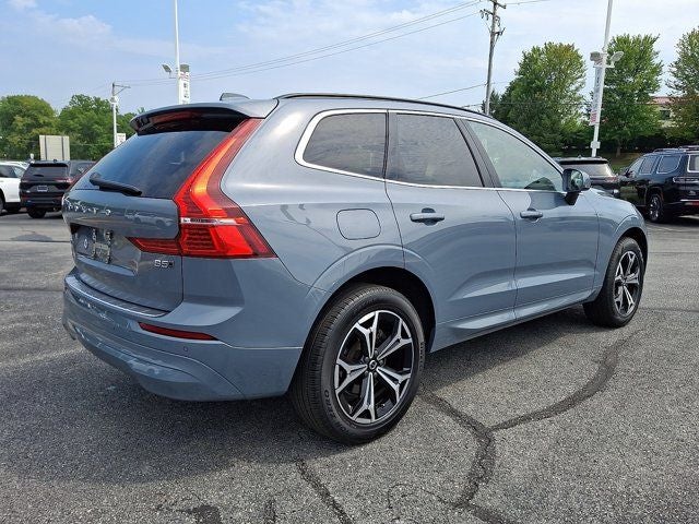 2022 Volvo XC60 B5 Momentum