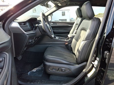2027 Jeep Grand Cherokee Laredo Altitude