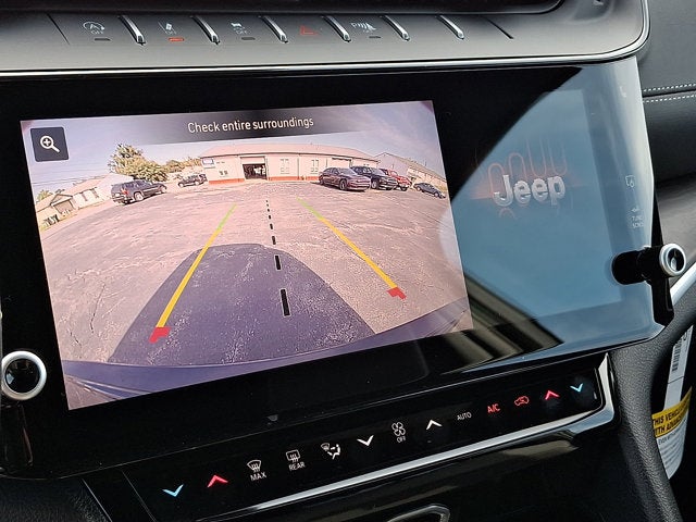 2027 Jeep Grand Cherokee Laredo Altitude