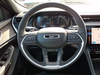 2027 Jeep Grand Cherokee Laredo Altitude