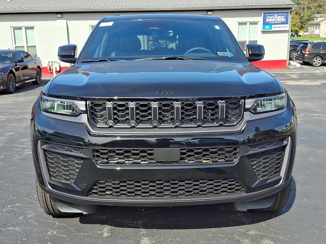 2027 Jeep Grand Cherokee Laredo Altitude