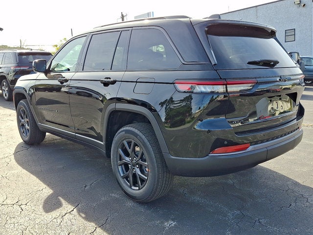 2027 Jeep Grand Cherokee Laredo Altitude