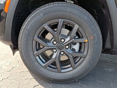 2027 Jeep Grand Cherokee Laredo Altitude