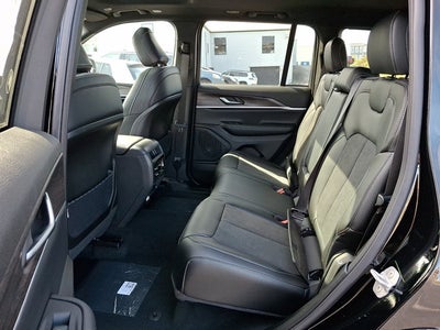2027 Jeep Grand Cherokee Laredo Altitude