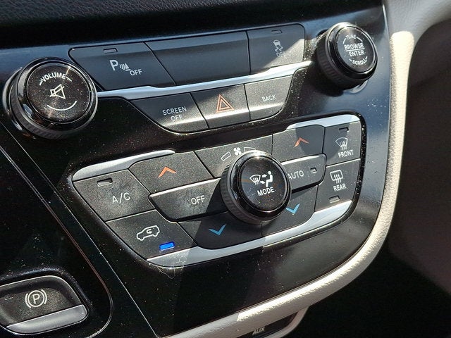 2017 Chrysler Pacifica Touring-L Plus